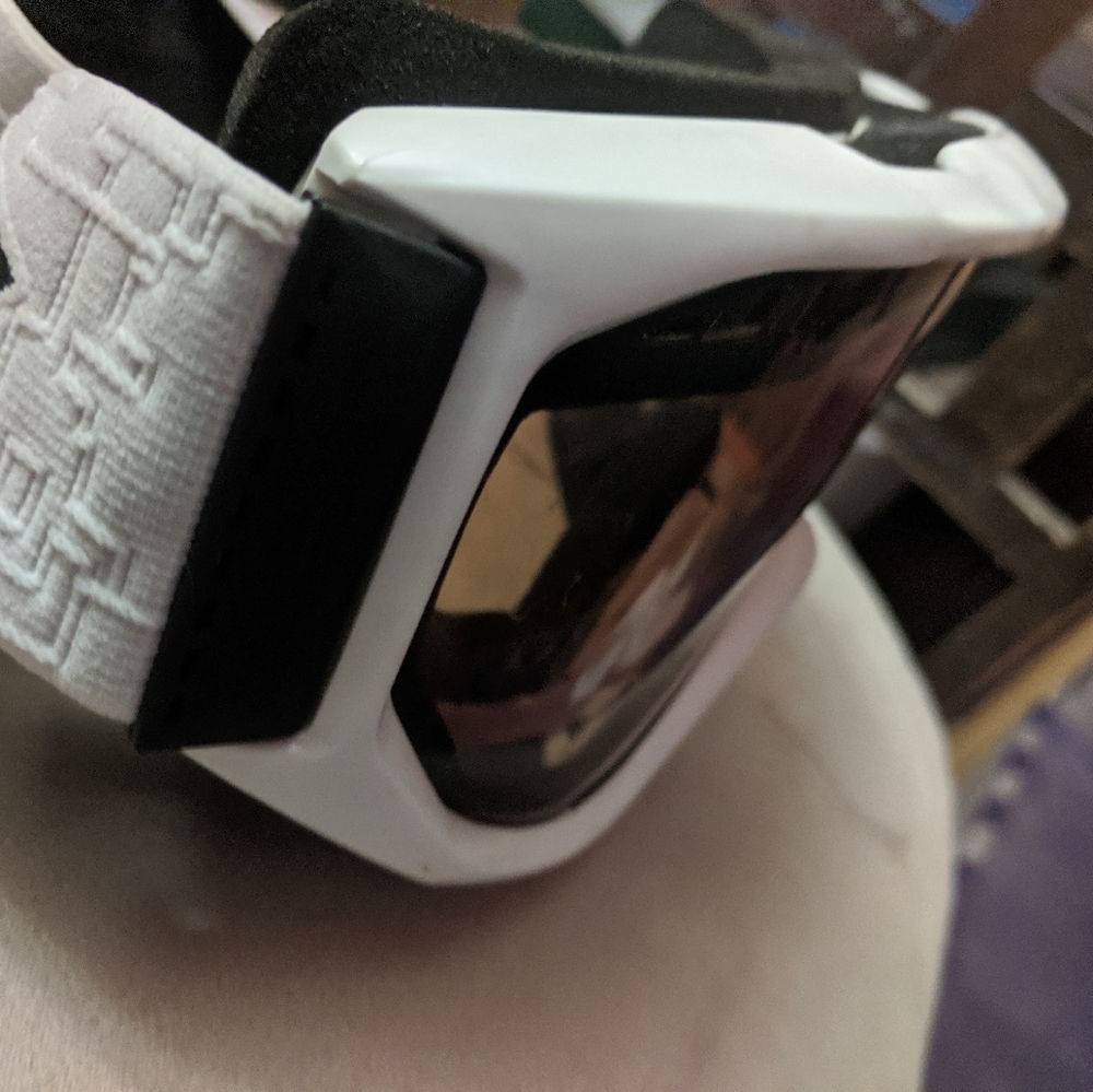 Snowboarding goggles - Picture 4 of 5